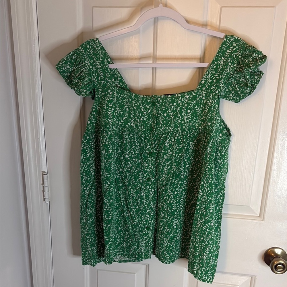Mackenzie & James Green Floral Women's Button Down Sleeveless Flowy Top